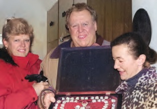Richard and his wife Monique
        with Vicka
